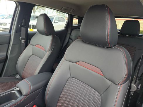 New 2026 Nissan Kicks SR FWD image 9