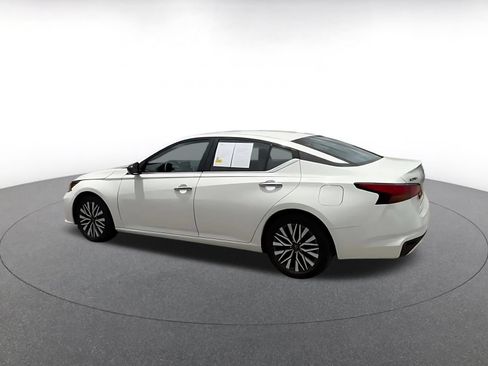 Used 2025 Nissan Altima 2.5 SV FWD image 8