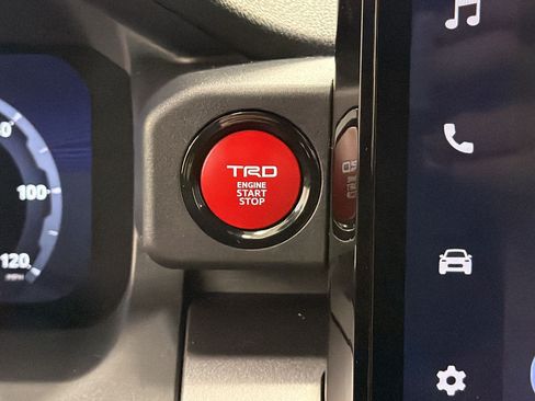 Used 2026 Toyota 4Runner TRD Off-Road Premium AWD/4WD image 17
