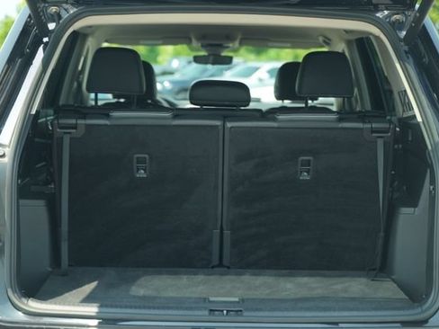 Used 2025 Volkswagen Atlas SE FWD image 19