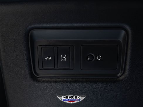 Used 2017 Land Rover Range Rover Sport SVR image 38