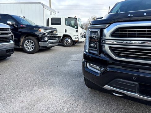 Used 2023 Ford F150 Limited image 27