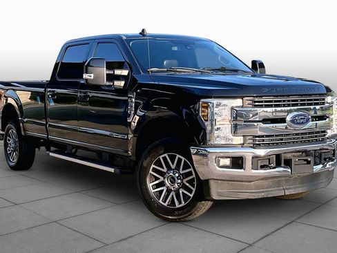 Used 2019 Ford F350 Lariat w/ Lariat Ultimate Package AWD/4WD image 3