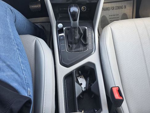 Used 2024 Volkswagen Tiguan SE image 17