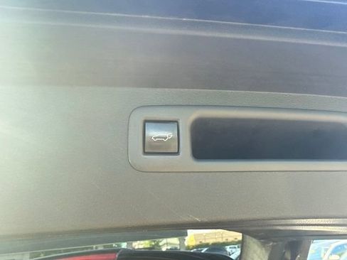 Used 2023 Toyota Highlander LE AWD/4WD image 19
