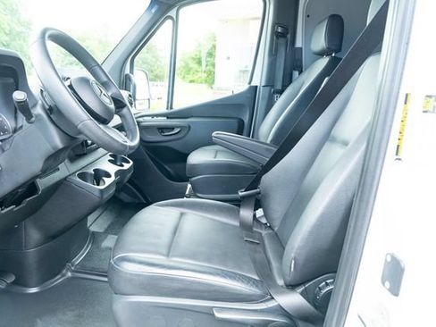 Used 2025 Mercedes-Benz Sprinter 2500 image 18