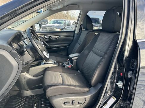 Used 2020 Nissan Rogue SV image 15