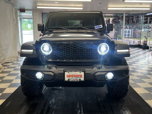 Used 2025 Jeep Wrangler Unlimited Sport AWD/4WD image 2