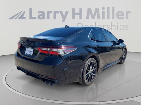 Used 2023 Toyota Camry SE FWD image 5
