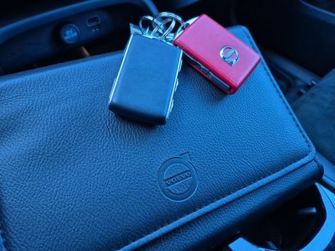 Used 2020 Volvo XC40 T5 R-Design image 33