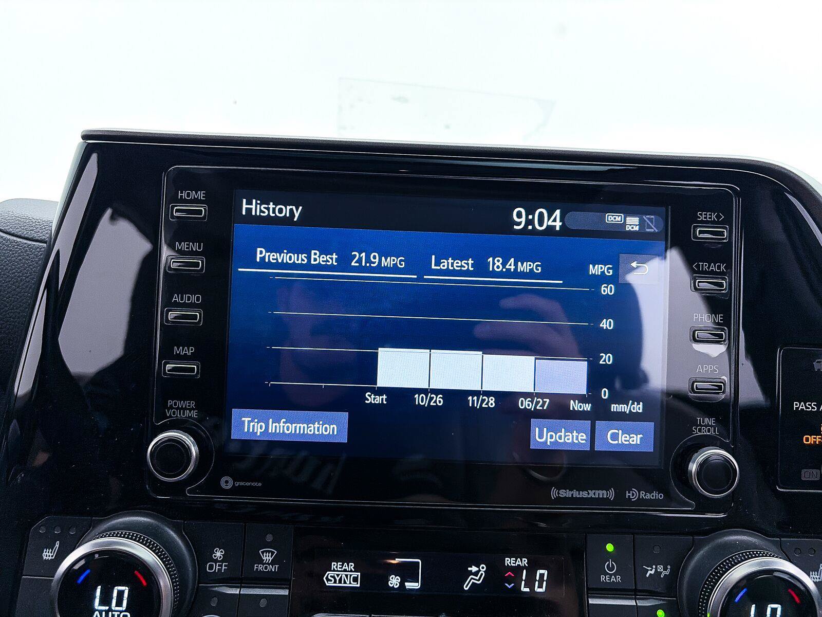 Used 2022 Toyota Highlander XLE FWD image 24