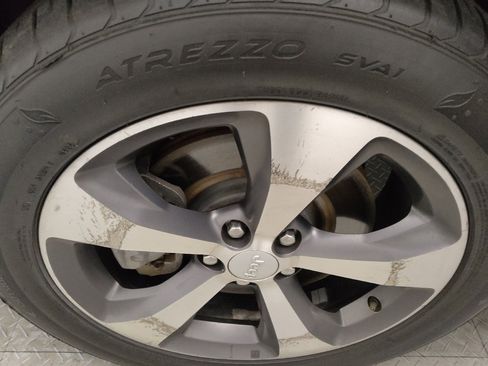 Used 2020 Jeep Cherokee Limited image 31