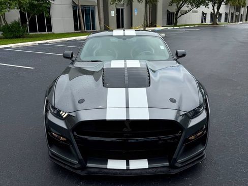 Used 2022 Ford Mustang Shelby GT500 w/ Carbon Fiber Track Pack RWD image 1