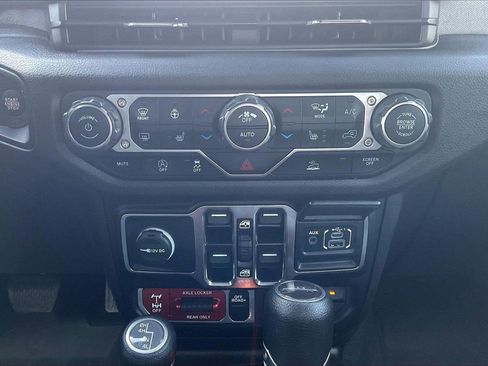 Certified 2024 Jeep Gladiator Sport AWD/4WD image 18
