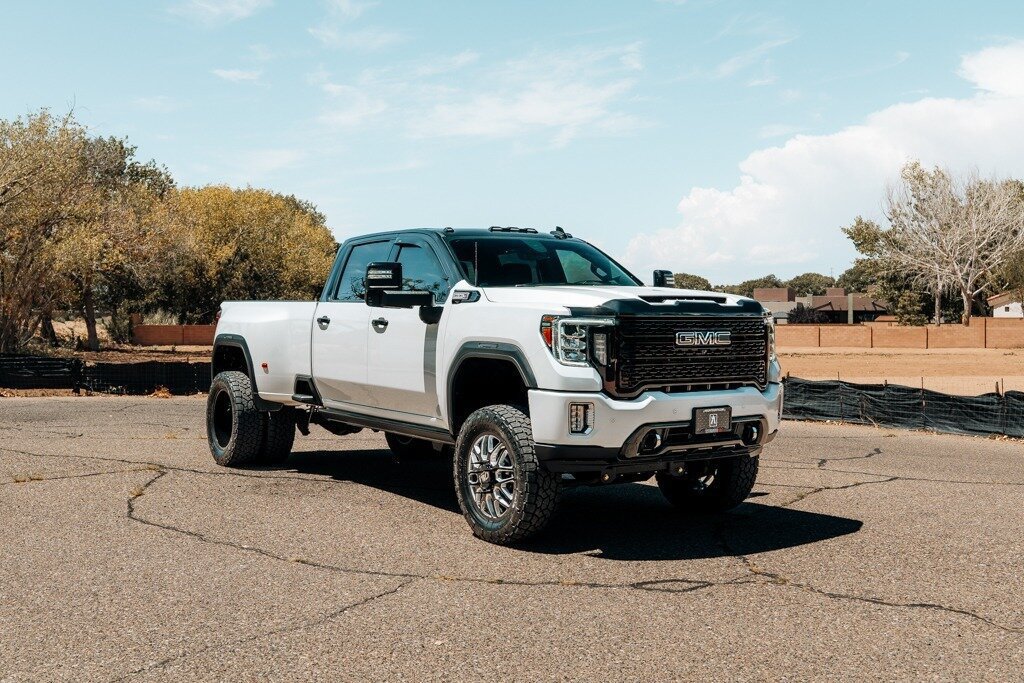 Used 2023 GMC Sierra 3500 Denali w/ Denali Ultimate Package AWD/4WD image 1