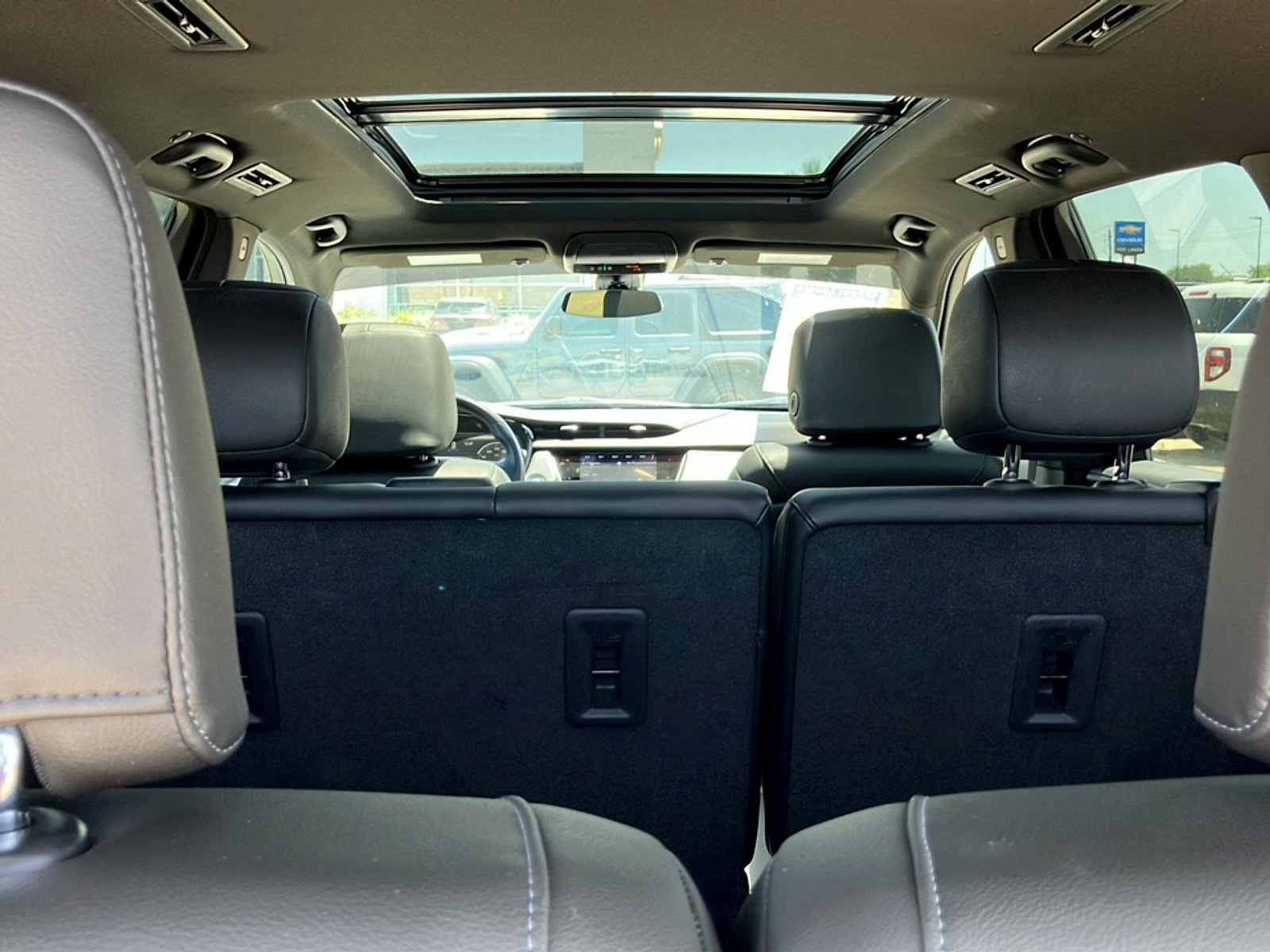 Used 2023 Cadillac XT6 Luxury w/ LPO, Floor Liner Package FWD image 18
