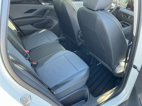 Certified 2026 Volkswagen Tiguan SE w/ Panoramic Sunroof Package AWD/4WD image 28