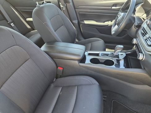 Used 2024 Nissan Altima 2.5 SV image 11