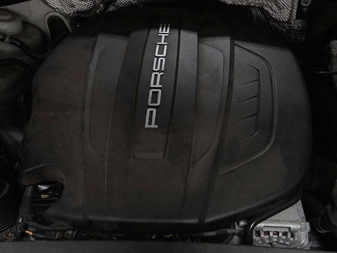 Used 2017 Porsche Macan AWD/4WD image 18