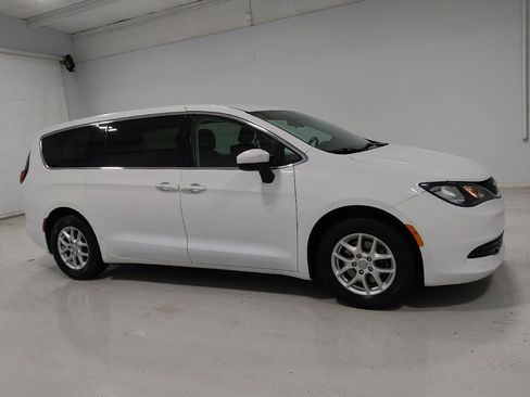 Used 2020 Chrysler Voyager LX w/ Cold Weather Group image 11