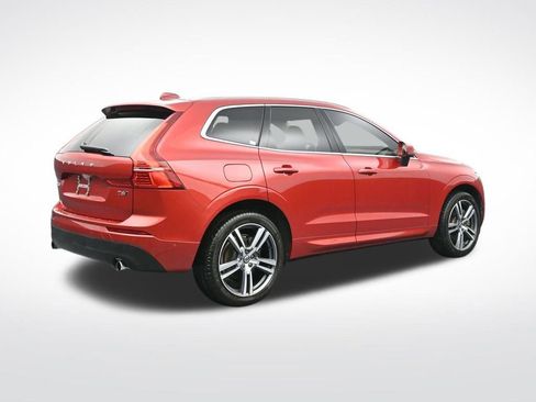 Used 2018 Volvo XC60 T6 Momentum w/ Advanced Package image 11