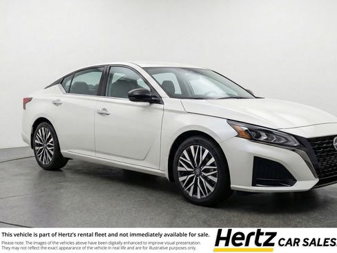 Used 2025 Nissan Altima 2.5 SV image 1