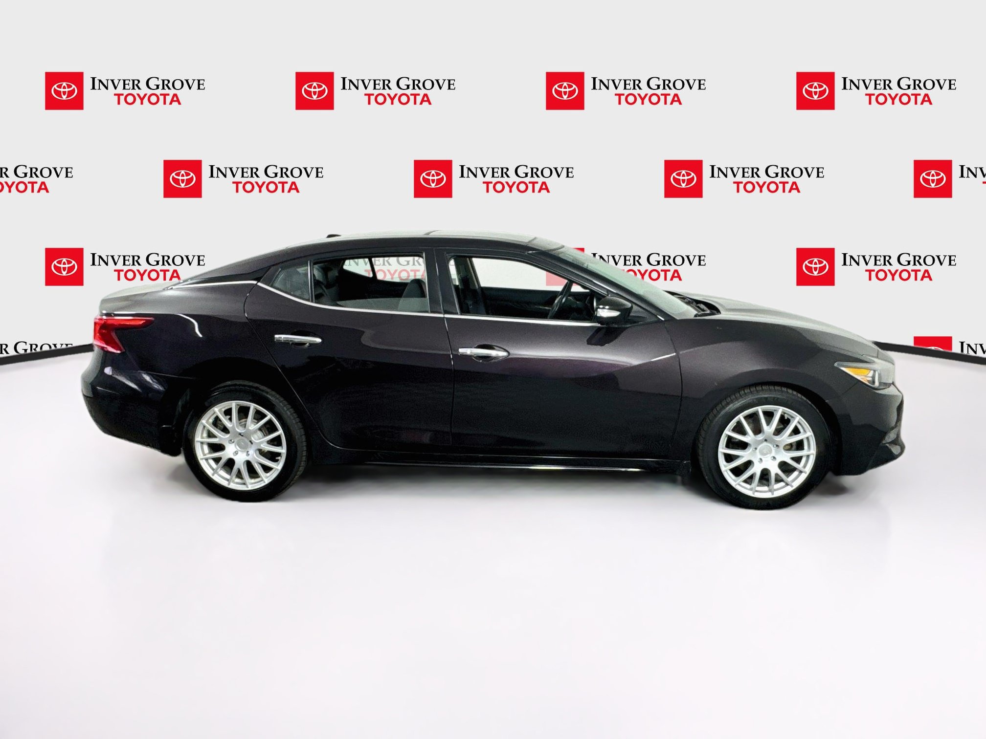 Used 2016 Nissan Maxima Platinum w/ Interior Lighting Package FWD image 3