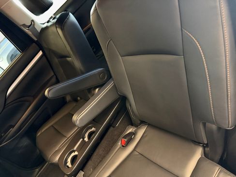 Used 2018 Toyota Highlander XLE AWD/4WD image 15