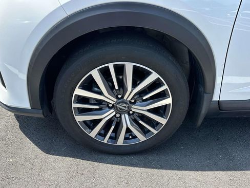 Used 2023 Nissan Kicks SV FWD image 4