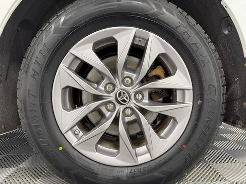 Used 2021 Toyota Sienna LE image 33