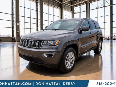 Used 2021 Jeep Grand Cherokee Laredo AWD/4WD image 26
