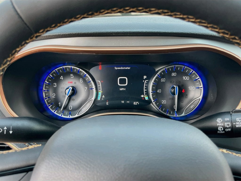 New 2027 Chrysler Pacifica Pinnacle w/ Theater Group FWD image 12