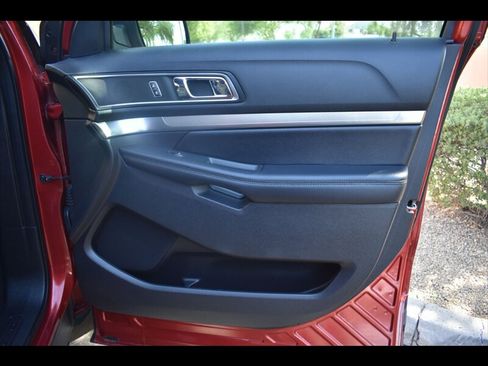 Used 2019 Ford Explorer XLT w/ Equipment Group 202A FWD image 37