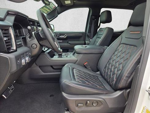 Used 2024 GMC Sierra 1500 AT4 w/ Technology Package AWD/4WD image 16