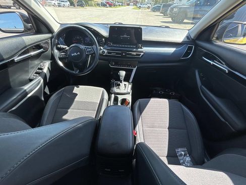 Used 2023 Kia Seltos S w/ Navigation Package image 16