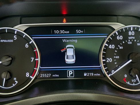 Used 2024 Nissan Sentra SR w/ SR Premium Package image 19