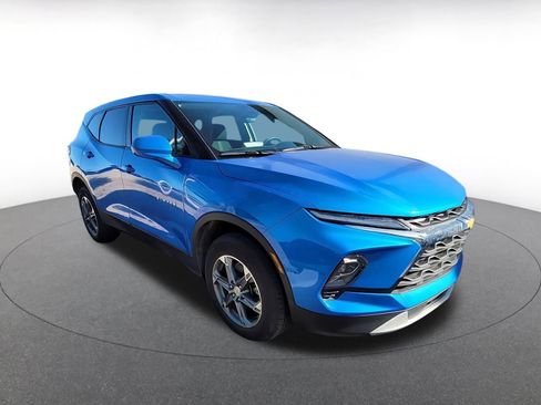 Used 2025 Chevrolet Blazer LT image 1