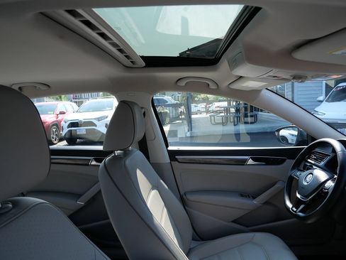 Used 2018 Volkswagen Passat 2.0T SE w/ SE Lighting Package FWD image 28