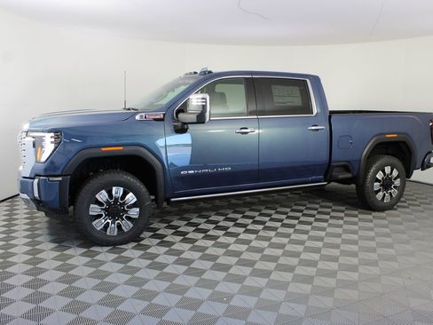 New 2026 GMC Sierra 2500 Denali w/ Denali Reserve Package AWD/4WD image 2