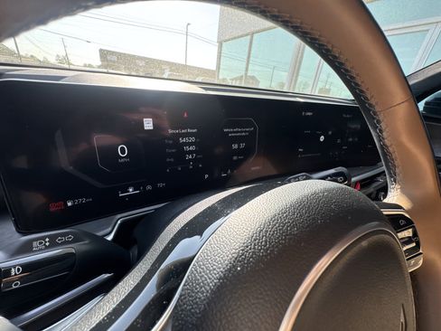 Used 2024 Kia Sorento SX Prestige w/ Olive Brown Leather Package image 14