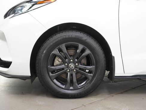 Used 2025 Toyota Sienna XSE AWD/4WD image 30