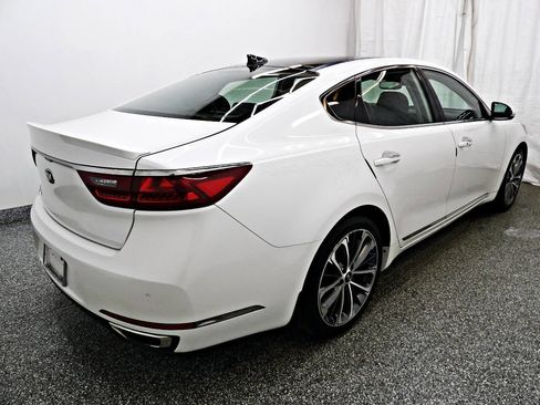 Used 2017 Kia Cadenza Technology image 6