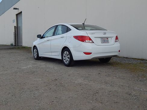 Used 2017 Hyundai Accent SE FWD image 5