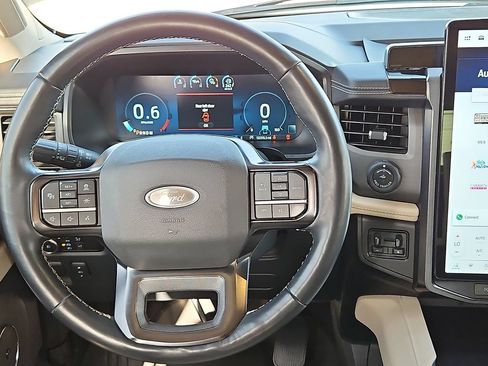 Used 2023 Ford Expedition Platinum RWD image 17