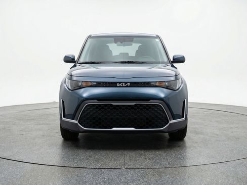 Used 2025 Kia Soul LX w/ LX Technology Package image 2