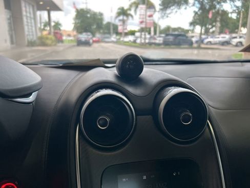 Used 2020 McLaren 570S Spider image 36