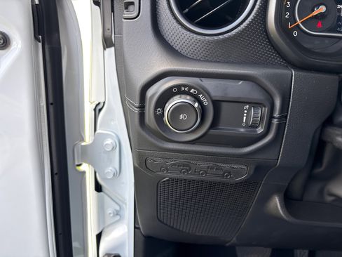 New 2025 Jeep Wrangler Unlimited Rubicon w/ Technology Group image 15