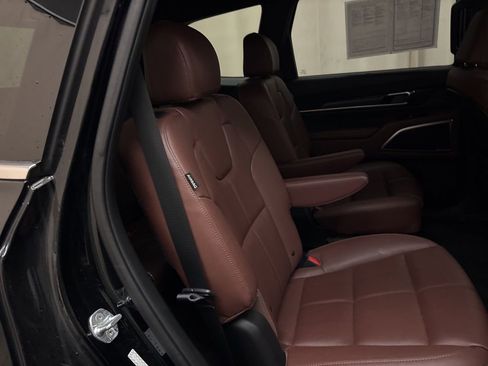 Used 2023 Kia Telluride EX w/ EX Captain's Chair Package AWD/4WD image 23