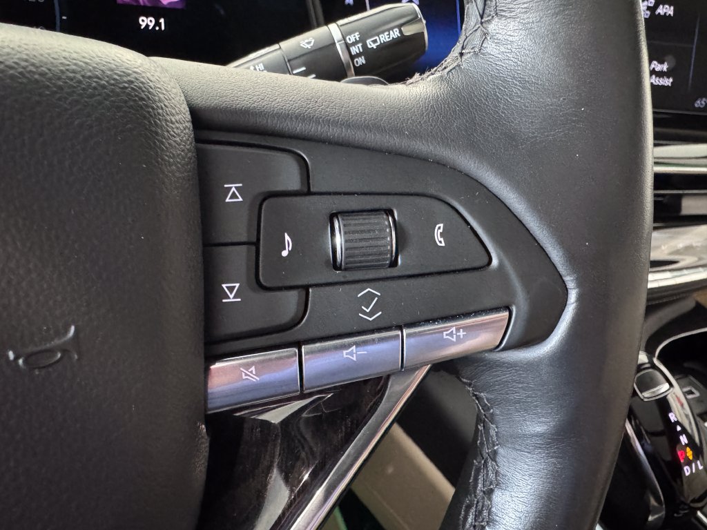 Certified 2024 Cadillac Escalade Premium Luxury AWD/4WD image 19