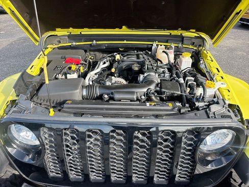 Used 2023 Jeep Gladiator Sport AWD/4WD image 34